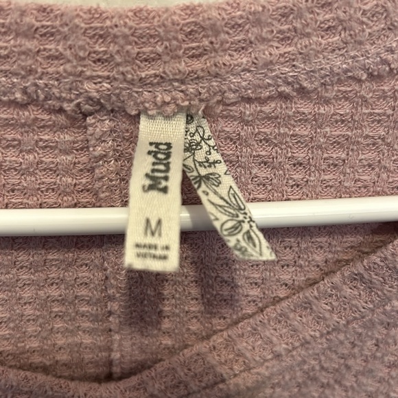 MUDD Women’s Long Sleeved Slightly Cropped Top SIZE: Medium waffle texture - Picture 2 of 5